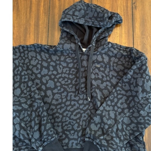 Nike Leopard Print Hoodie Pullover Sweatshirt Athleisure Comfy XS‎ - Picture 1 of 5